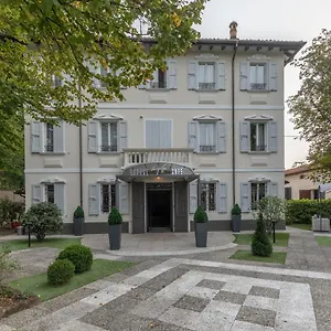 https://hotel-villa-petra.emilia-romagnahotels.net